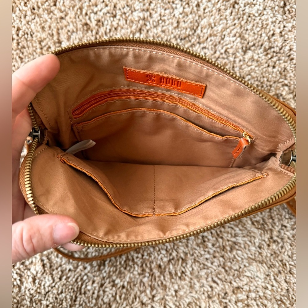 HOBO Genuine Leather shoulder/wristlet Bag Cognac Brown - Picture 5 of 8